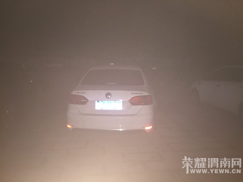 ����ˮ���³��ſڵ�ͣ��λ�����Ͳ��࣬����������ͣ���ʲ���