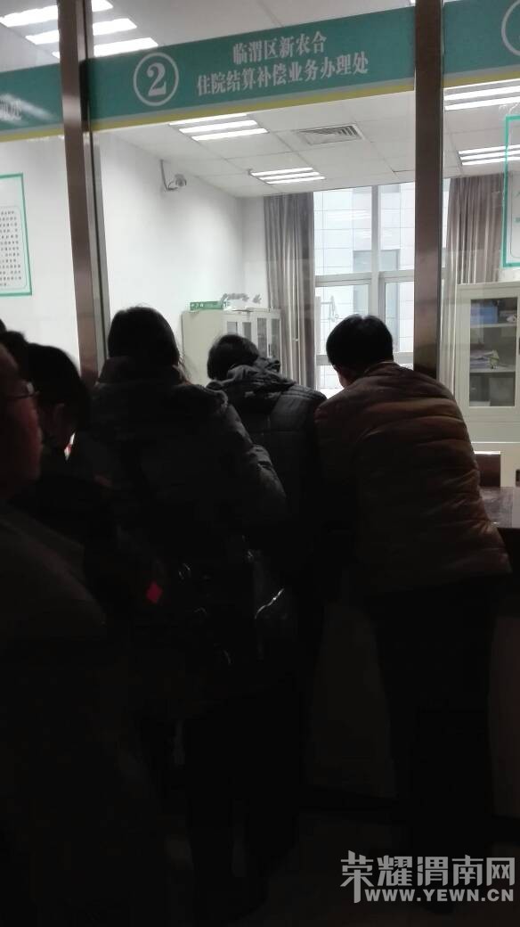 μ�ϵ�һ����ҽԺ���Ʊ������鷳���Ŷӵȴ������Σ�