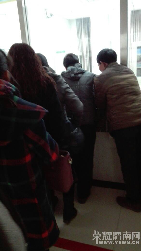 μ�ϵ�һ����ҽԺ���Ʊ������鷳���Ŷӵȴ������Σ�