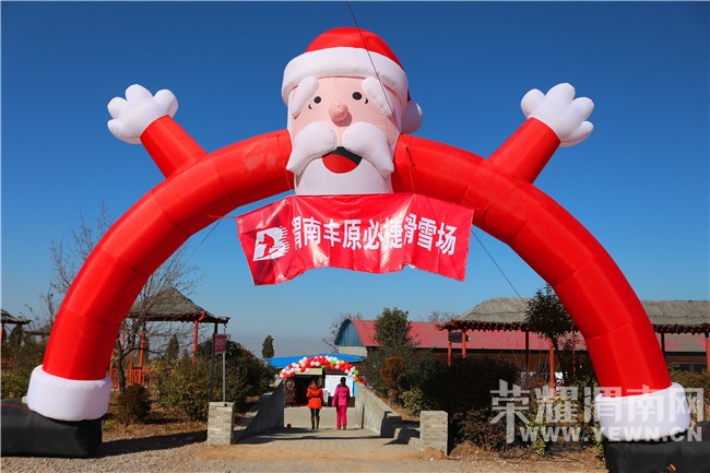 12��25�գ���ҫС����´���Դ�ؽݻ�ѩ��ȫ��¼��