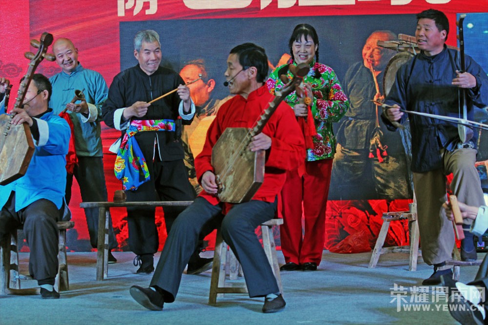 ������ǻ�������Ի������ϵ�ҡ��