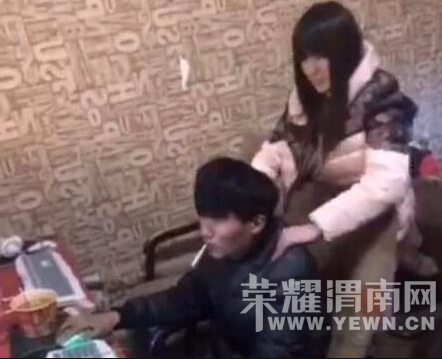 ���������ڴ���Ϸ   Ů��Ϊ��ι�����̰�Ħ(ͼ)