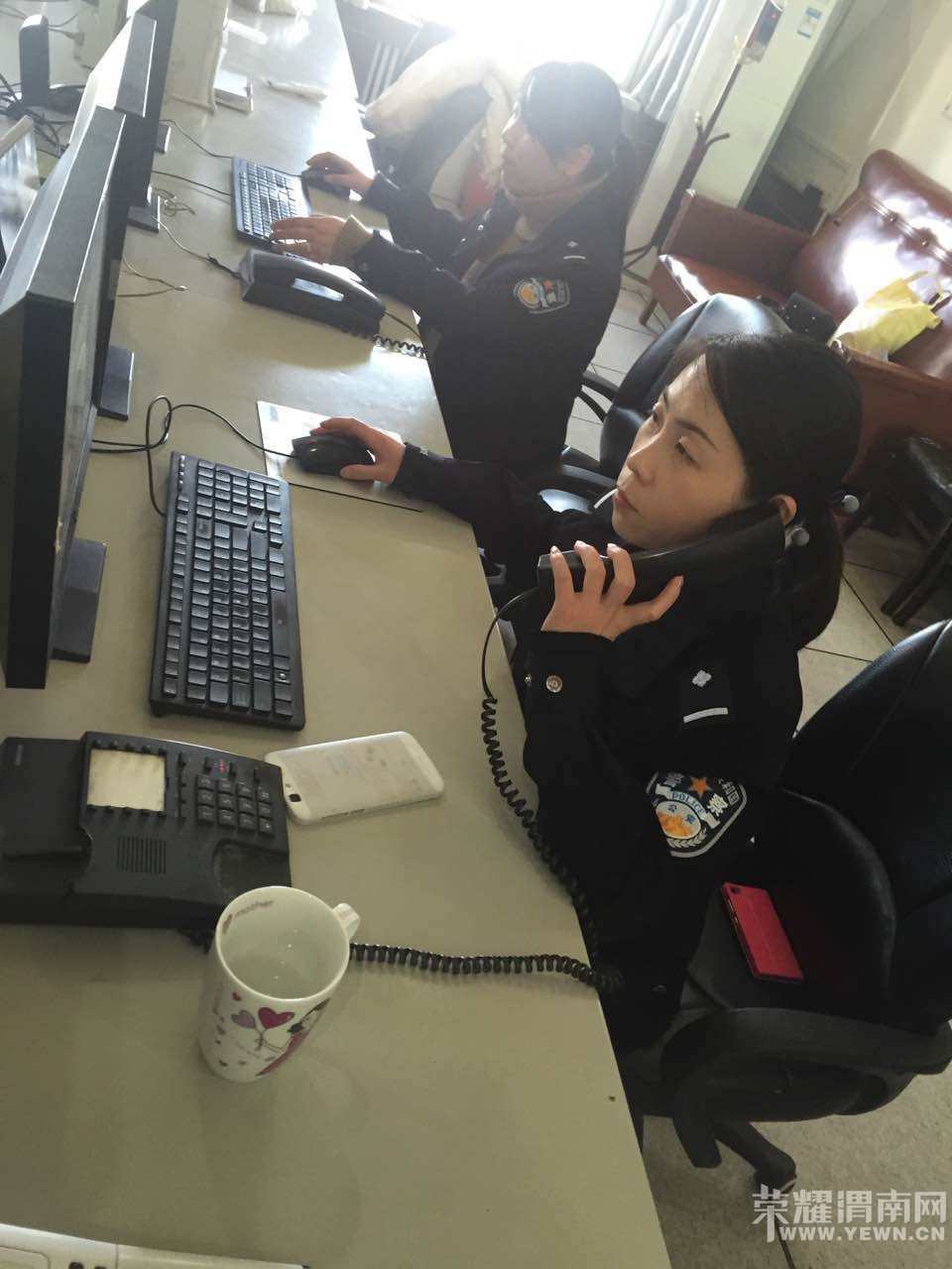 �����һ�����԰�ˮ����һ�ߵı���