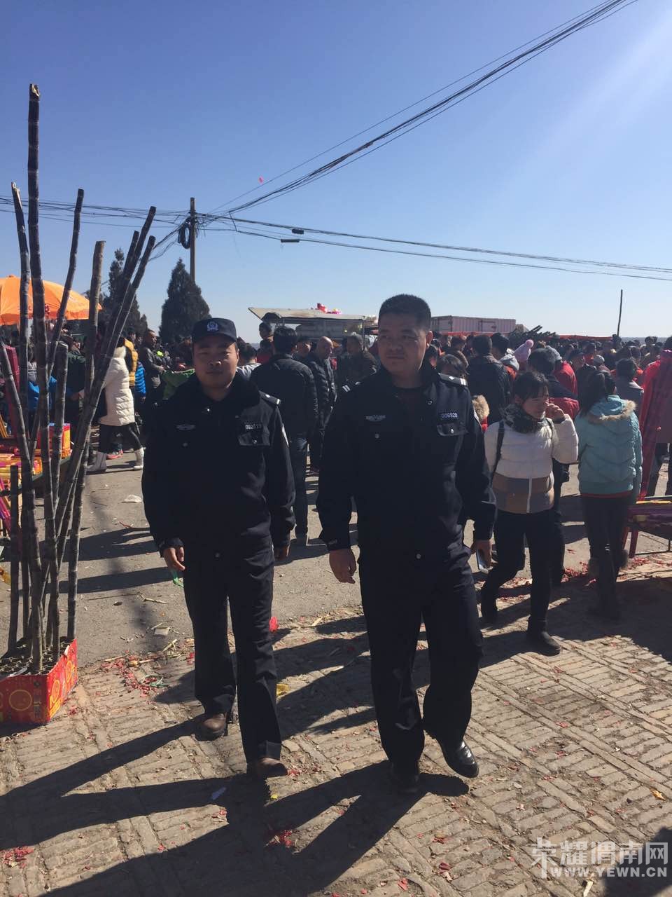 �����һ�����԰�ˮ����һ�ߵı���