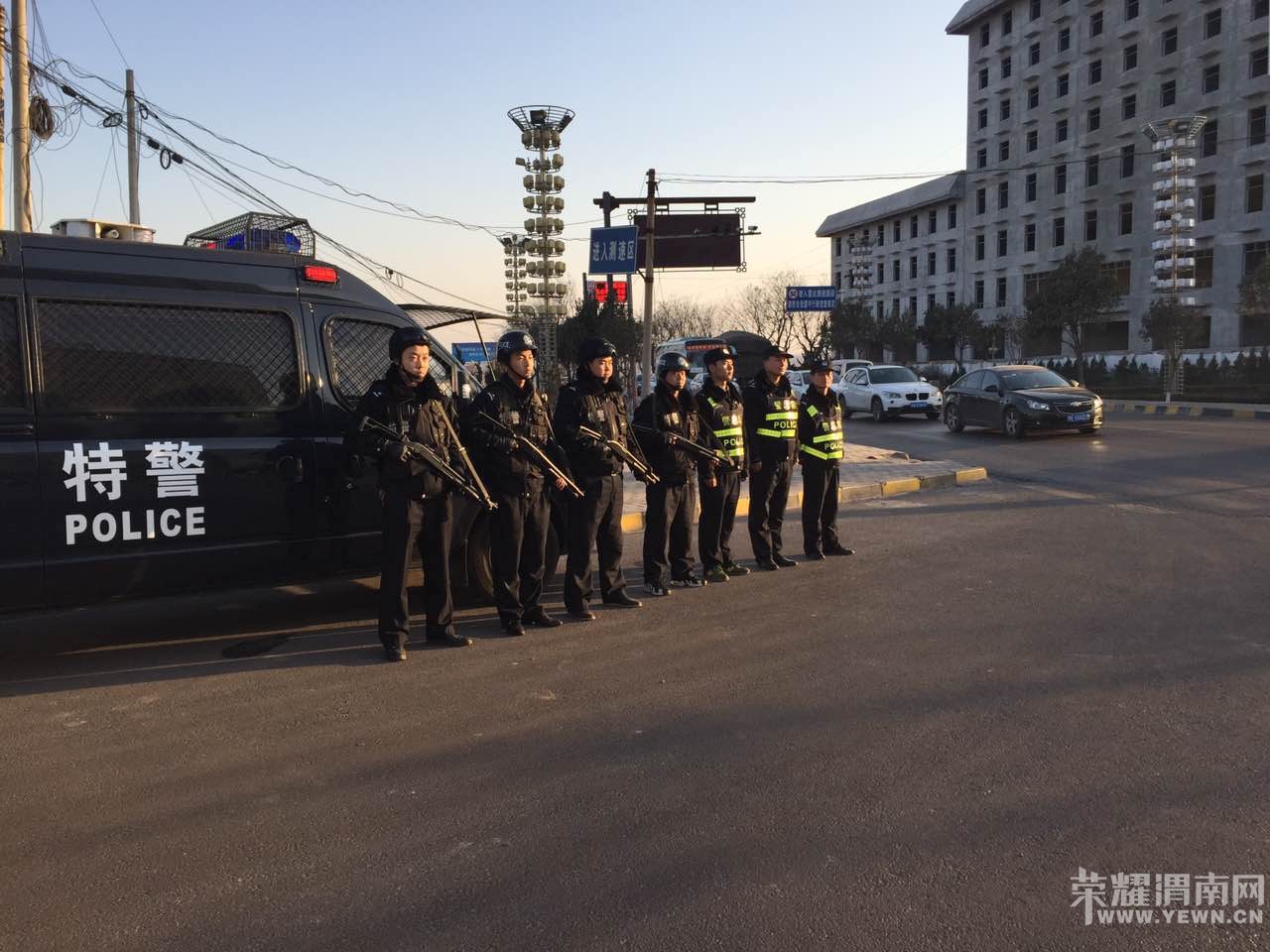 �����һ�����԰�ˮ����һ�ߵı���