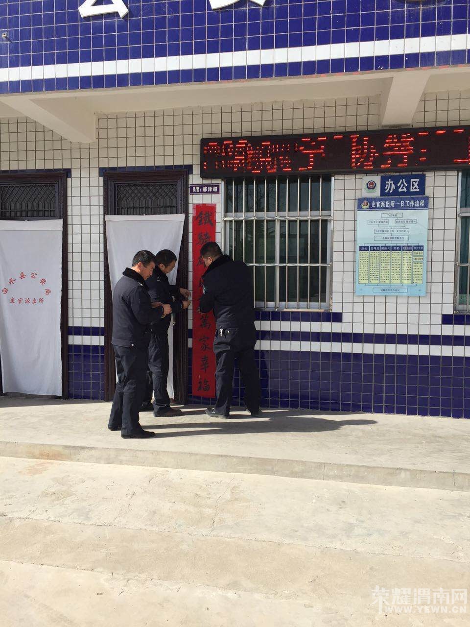 �����һ�����԰�ˮ����һ�ߵı���