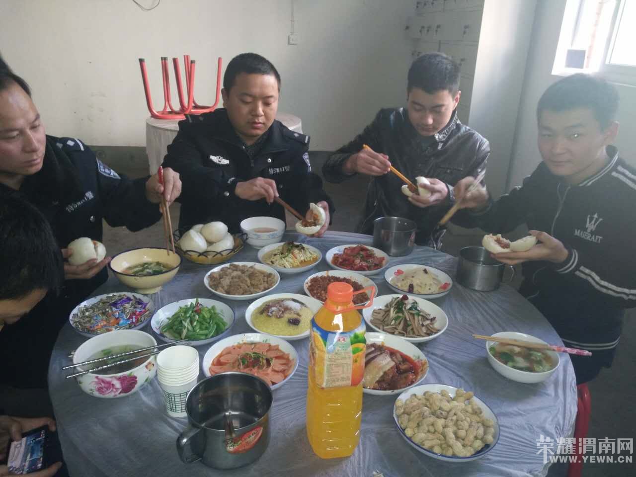 �����һ�����԰�ˮ����һ�ߵı���