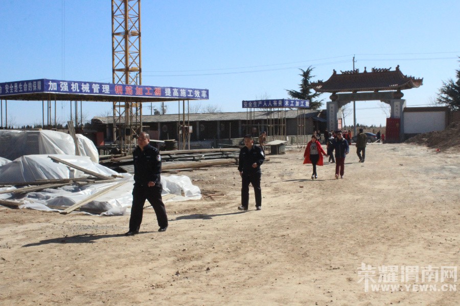 �����һ�����԰�ˮ����һ�ߵı���