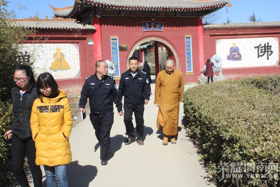 �����һ�����԰�ˮ����һ�ߵı���