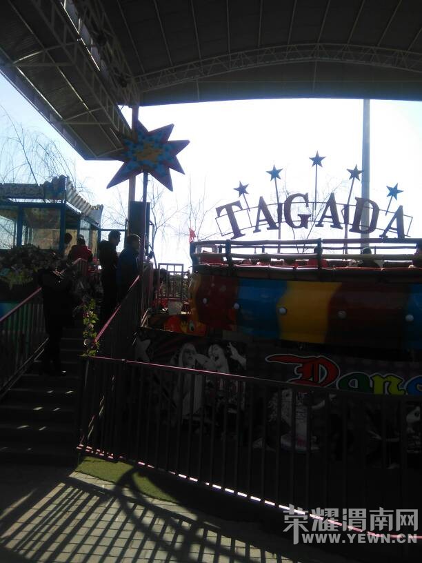 ������԰i�Ƿ���˹����Ů�ϰ�̬�ȶ��ӣ����Ӹ��˶�ɨ��