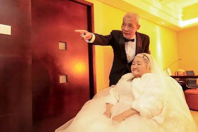 84�����˰�������¥ʾ����ʯ���ϰ�