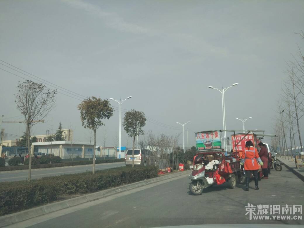 ʯȪ·�㰲�������棬С���Ұ��ҷţ�������������·�г���