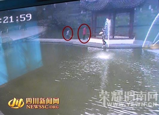 Ů�ӽ�10��Ů��������� ĮȻ����ˮ������(ͼ)