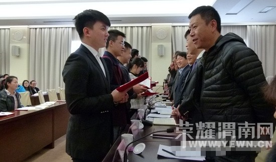 ����ʳ�ü������Ӱ�ࡱ ��ѧ����̾����Ա��������