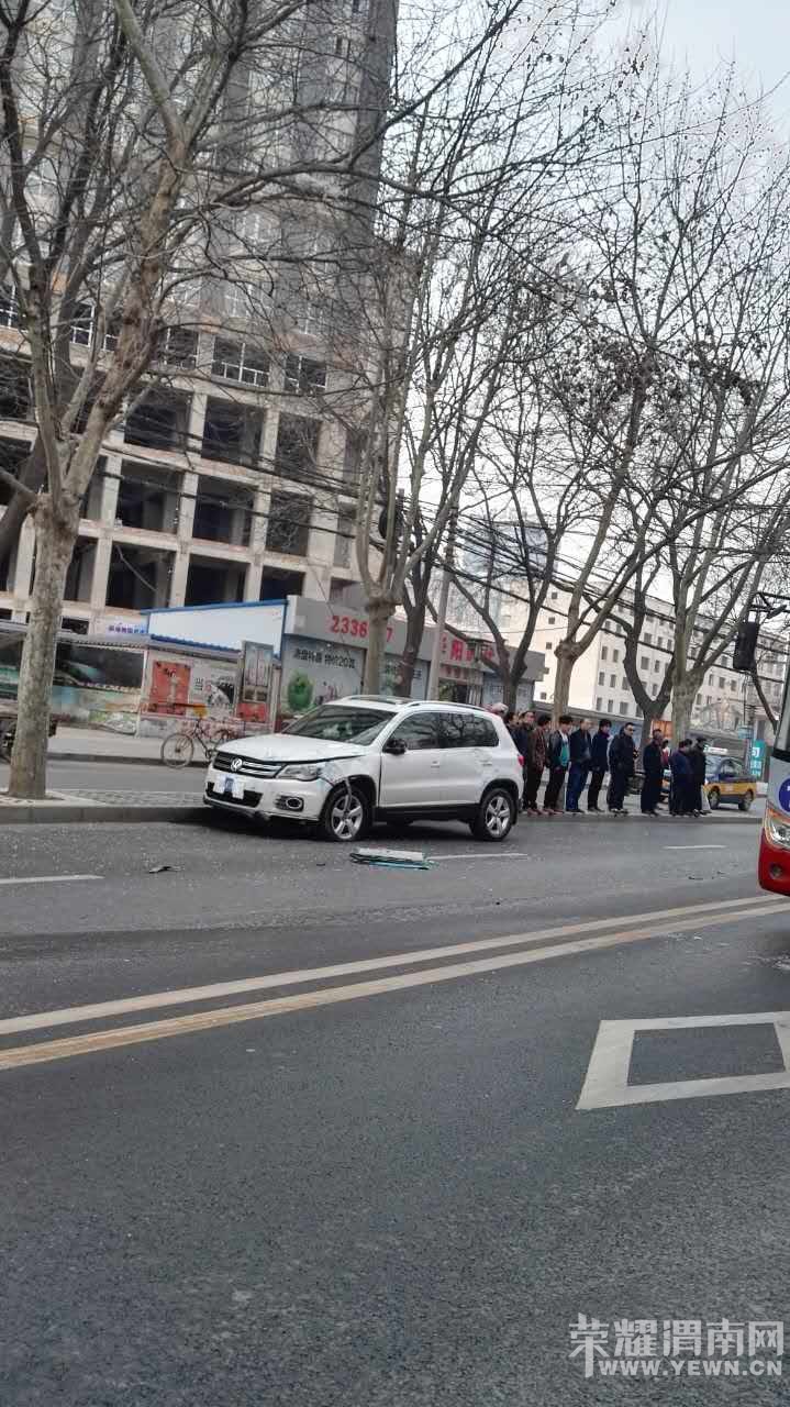 �������ϻ�������ſڣ����˵ĵ�ı����ֳ����ˣ�