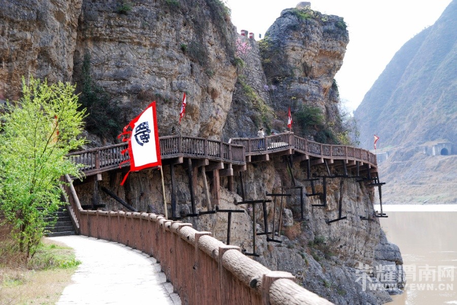 ����Խ���롿���ξ��ֲ�3��12--13���Ĵ����Źء��Ͳ˻������ѻ��ų����ж����Ρ�