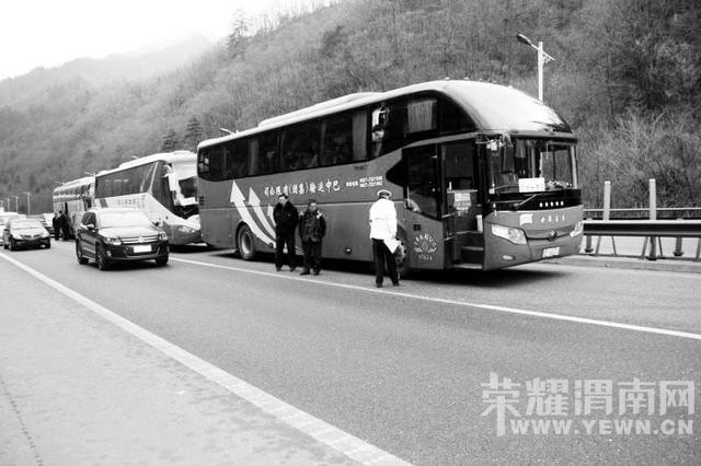 �������ٰ�����4��׷β2���� δ�ֽ�ͨӵ�����