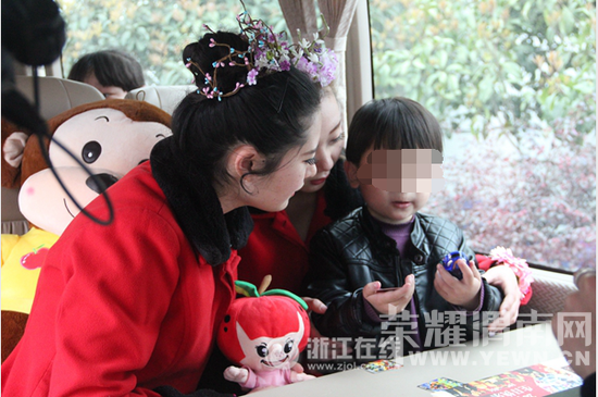 男子将儿子留在杭州乐园后独自离开 已50多小时 男子将儿子留在杭州乐园后独自离开 已50多小时