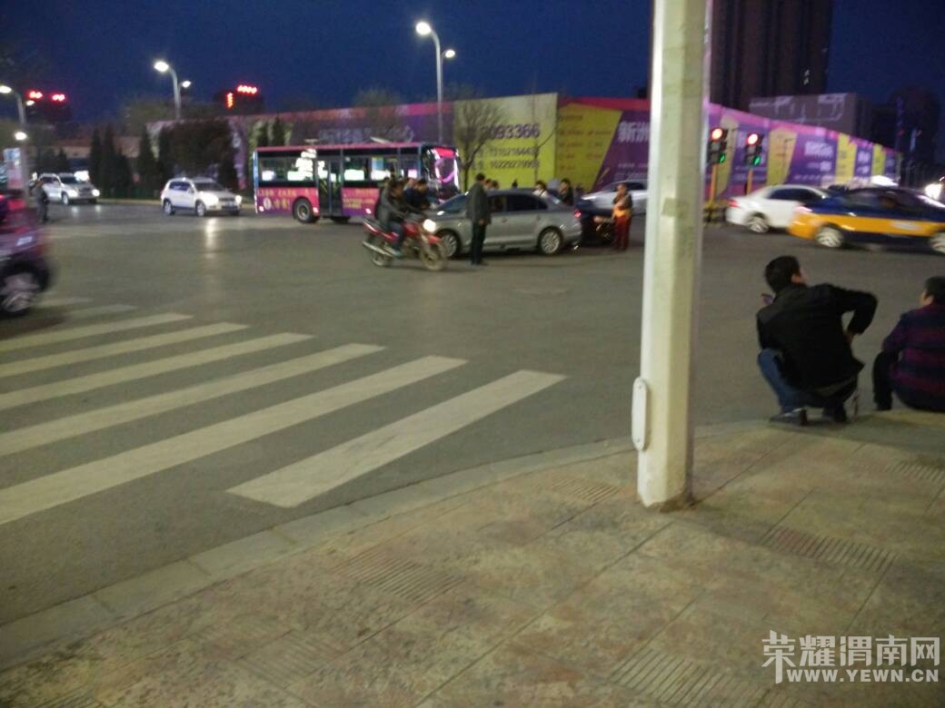 ����·�������ʮ����һ��ɫä�����ڴ�籯����