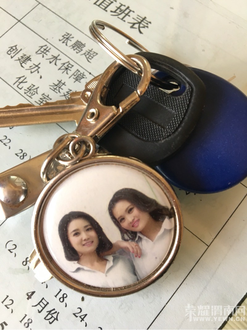 ��μ��������ˮ��˾�ſڼ�һ��Կ�ף������죡