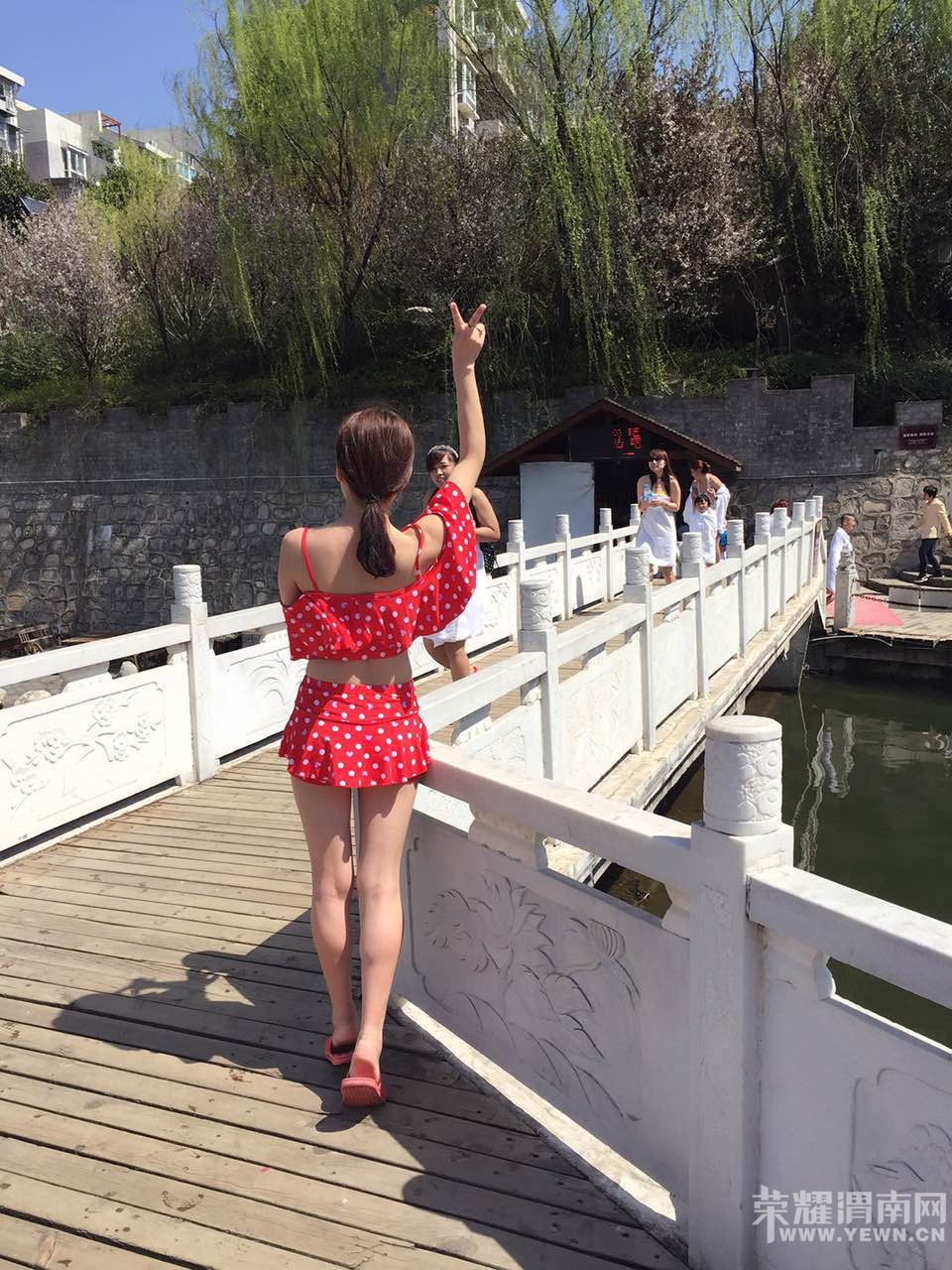 μ����Ů���ģ��������ۣ������ж�����