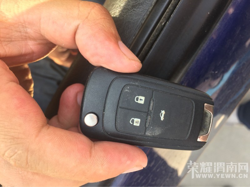 ����׿ǳ�İ������Ǹ�С�������ڳ��⳵���ˣ������ߣ�