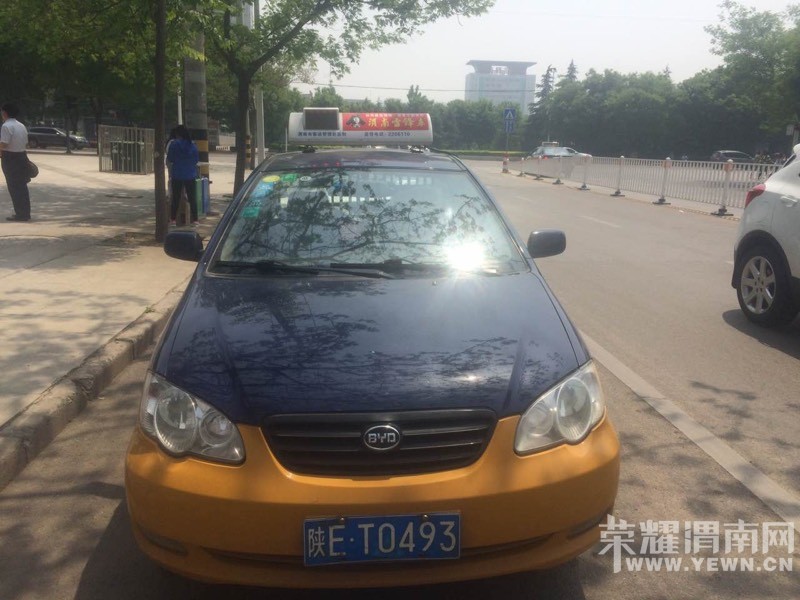 ����׿ǳ�İ������Ǹ�С�������ڳ��⳵���ˣ������ߣ�