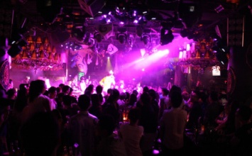 18��С������������Ӱ��������գ�������д����ԪǷ����ͼ��