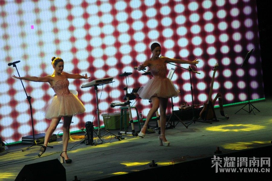 ԥ����Ͽ�ȳɹ��ٰ��ʮ��ȫ��˫��̥Ư���񻶽ڣ�