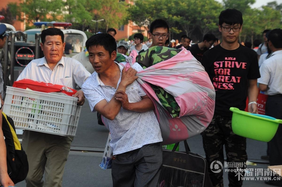 �߿������ˣ����ض��Ǽҳ���������Ӻ��ӵĻ��棬����ô�������ʲô��