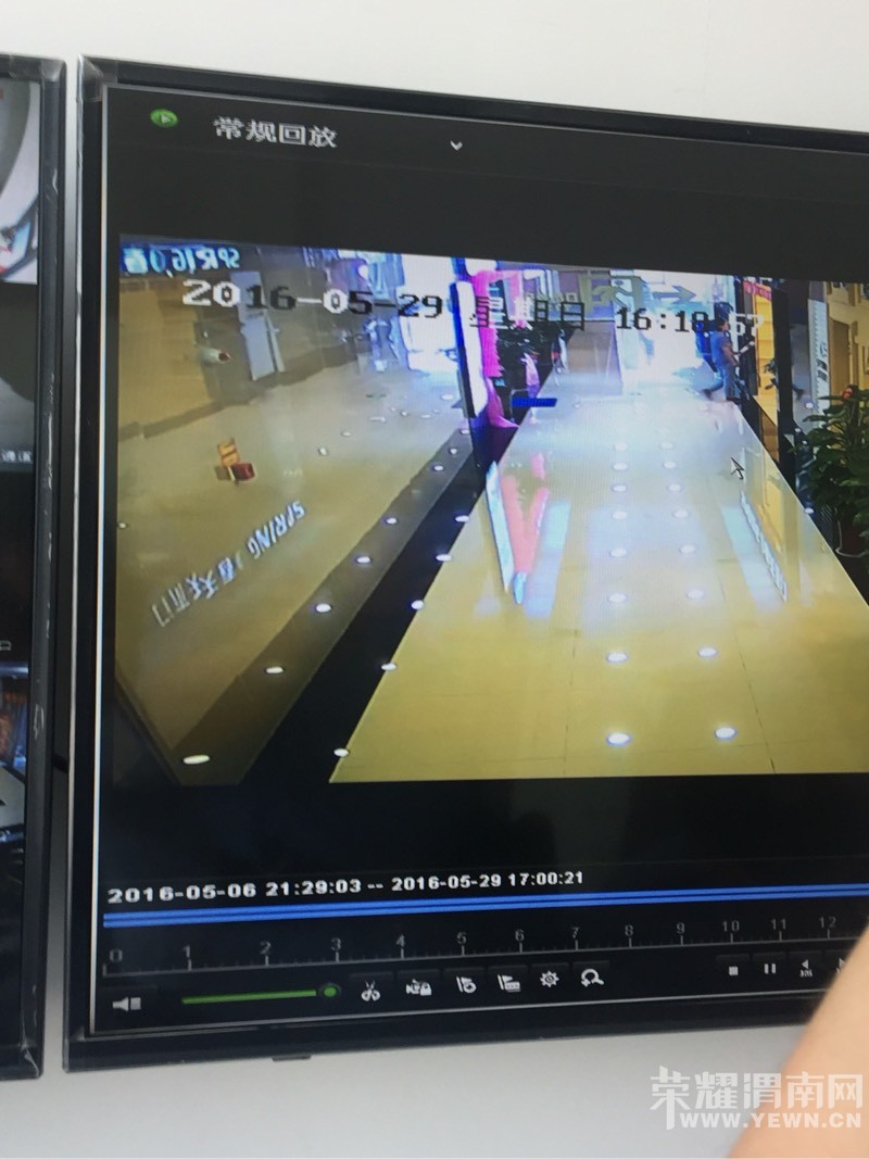 ����·���콨���г���С͵��Ȼ�����Ŀ�ŵ���