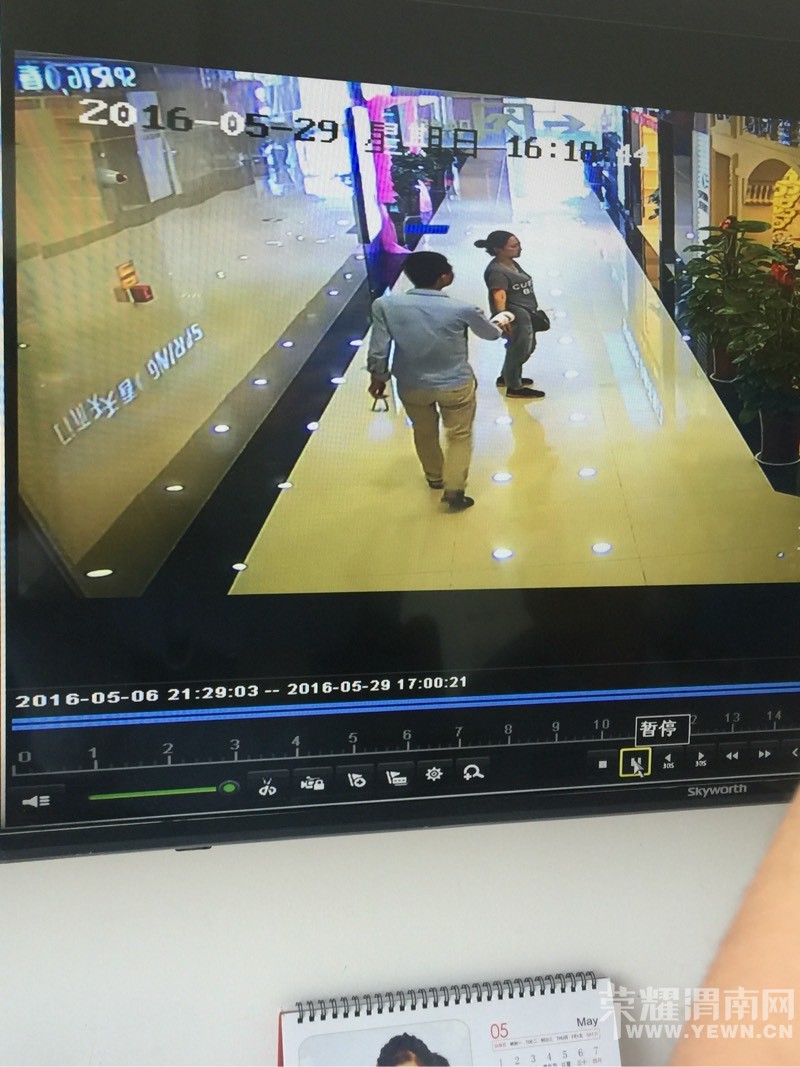 ����·���콨���г���С͵��Ȼ�����Ŀ�ŵ���