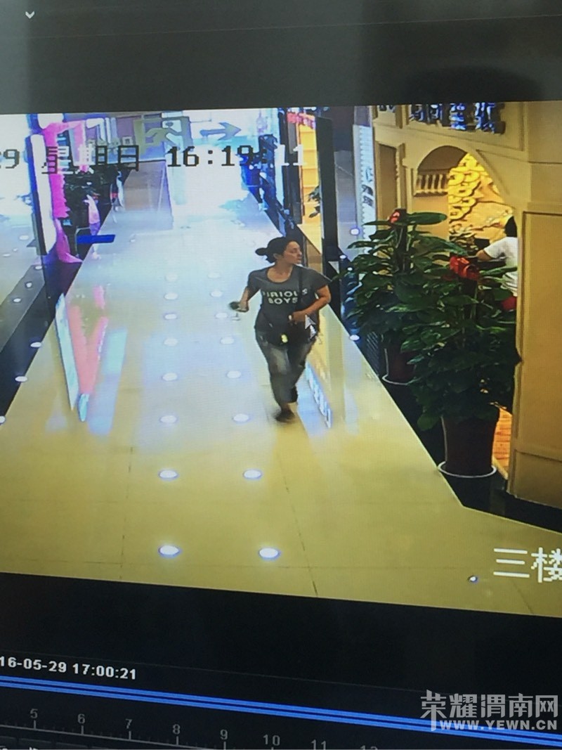 ����·���콨���г���С͵��Ȼ�����Ŀ�ŵ���