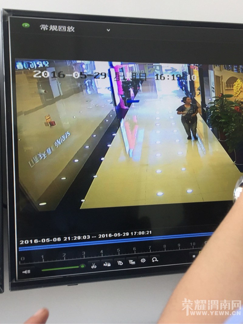 ����·���콨���г���С͵��Ȼ�����Ŀ�ŵ���