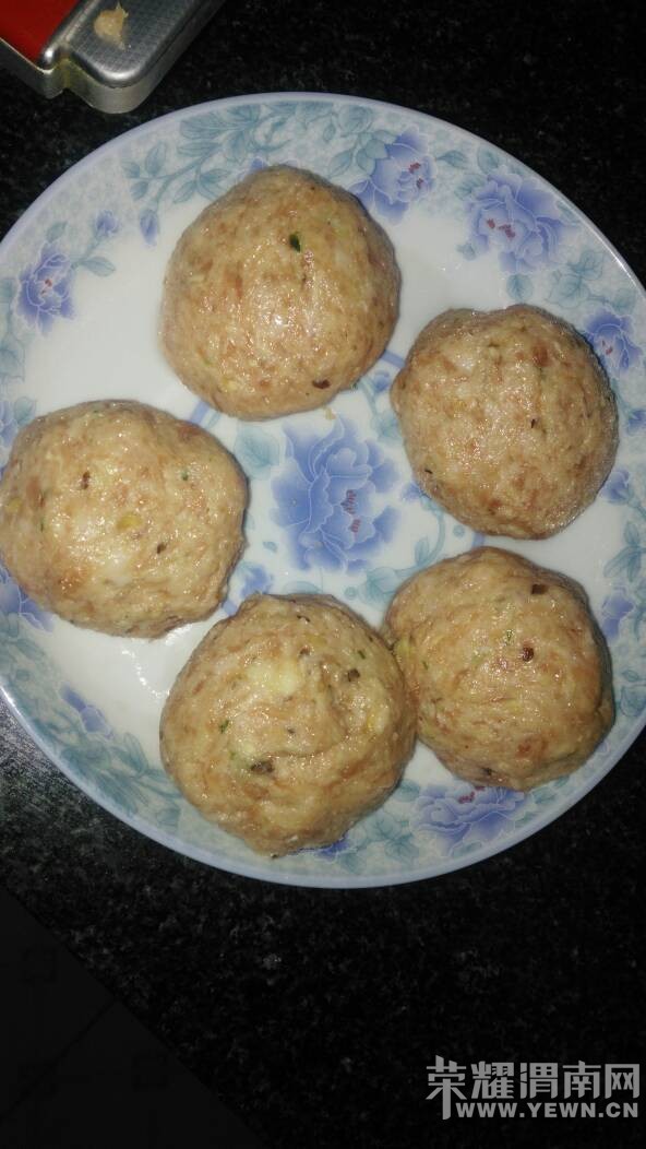 �������ѵ������̲�ס�ˣ���һ����ʨ��ͷ�����໹������