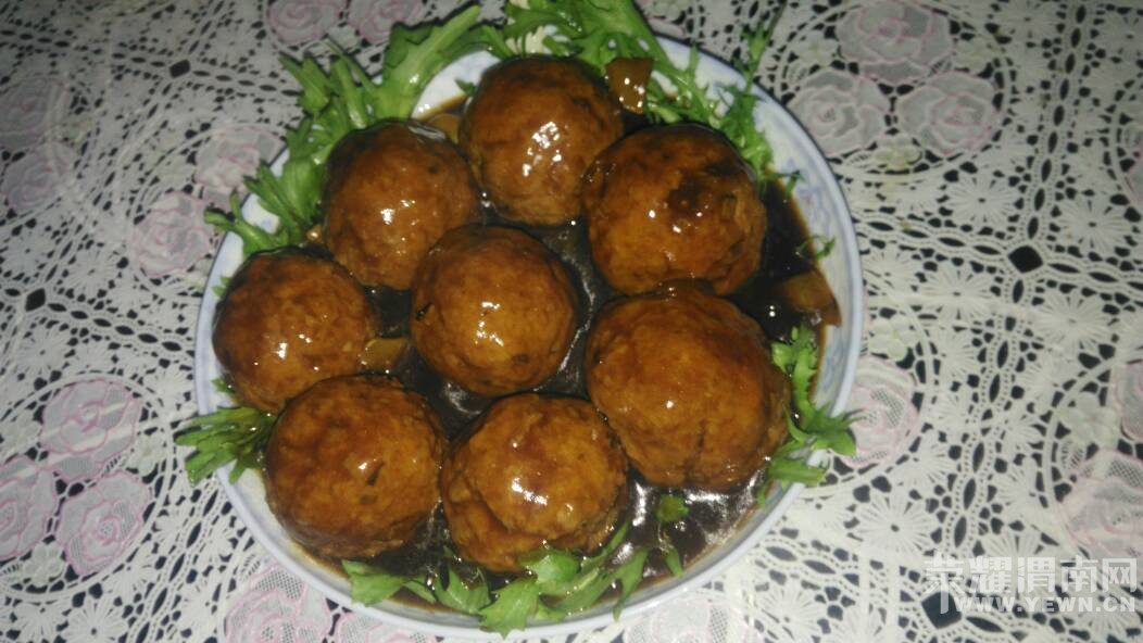 �������ѵ������̲�ס�ˣ���һ����ʨ��ͷ�����໹������