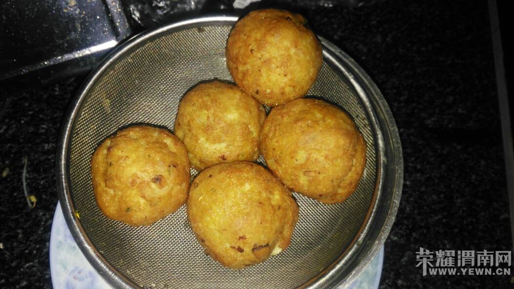 �������ѵ������̲�ס�ˣ���һ����ʨ��ͷ�����໹������