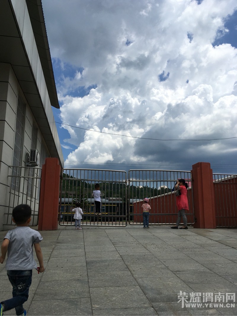 �ͱ���һ�𿴻𳵺�Х���������ʣ���Ҫȥ���