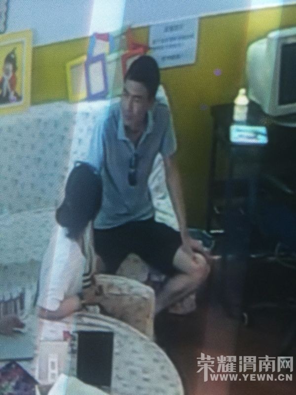 ������д���Ǽ�͵��ȴ���� μ�϶����һ��ͯ��Ӱ���ϰ���������