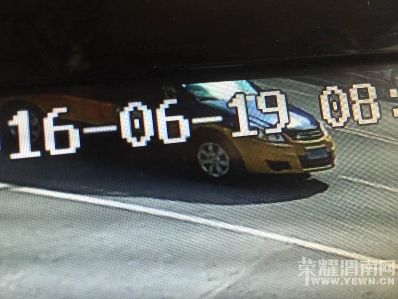 ˭�����ڳ��⳵�ϼ�һ��ƻ���ֻ��������������⣡