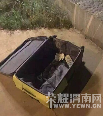 �������ֺ���Ů���������·�� �������ܱ�ץ��ͼ��