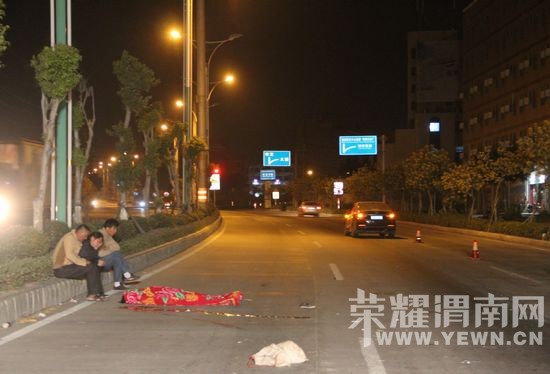 �������ؼ�·�ϱ�ײ���� Ů�����տ����Բŵ�֪ج��