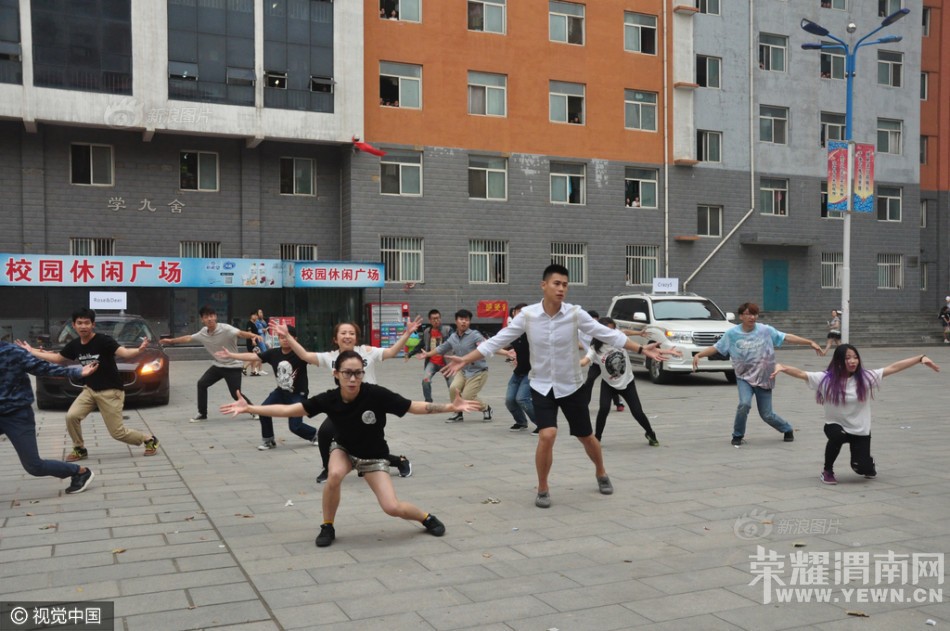 �ӱ����ӿ���ɯ���ٵ���ѧУ԰�󰮳ɹ����� ͼ��