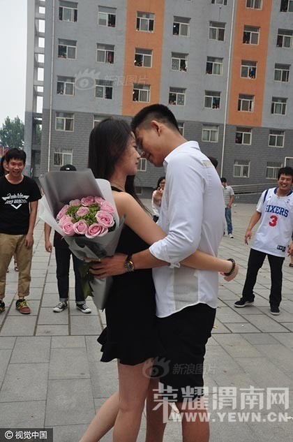 �ӱ����ӿ���ɯ���ٵ���ѧУ԰�󰮳ɹ����� ͼ��