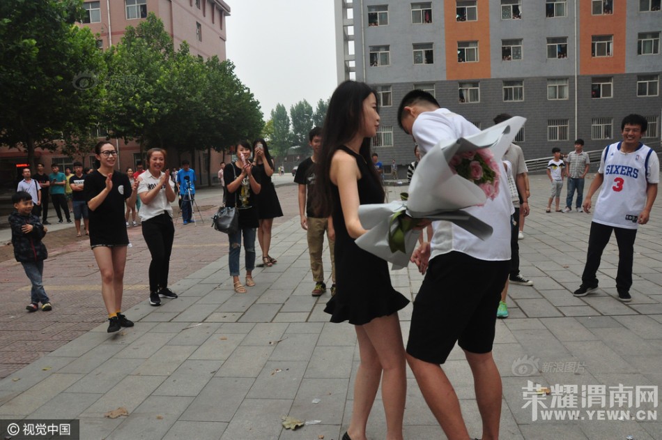 �ӱ����ӿ���ɯ���ٵ���ѧУ԰�󰮳ɹ����� ͼ��