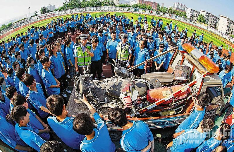 ���ǰ�����һ�á������Ρ�