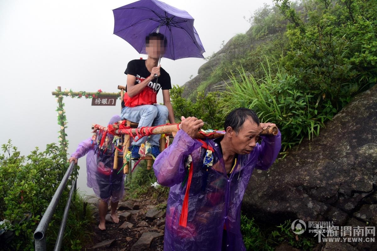 ׼��ѧ����3000Ԫ����̧�� ����״Ԫ�š��θ��У�ͼ��