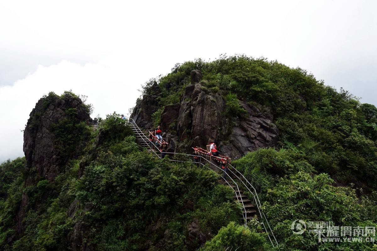 ׼��ѧ����3000Ԫ����̧�� ����״Ԫ�š��θ��У�ͼ��