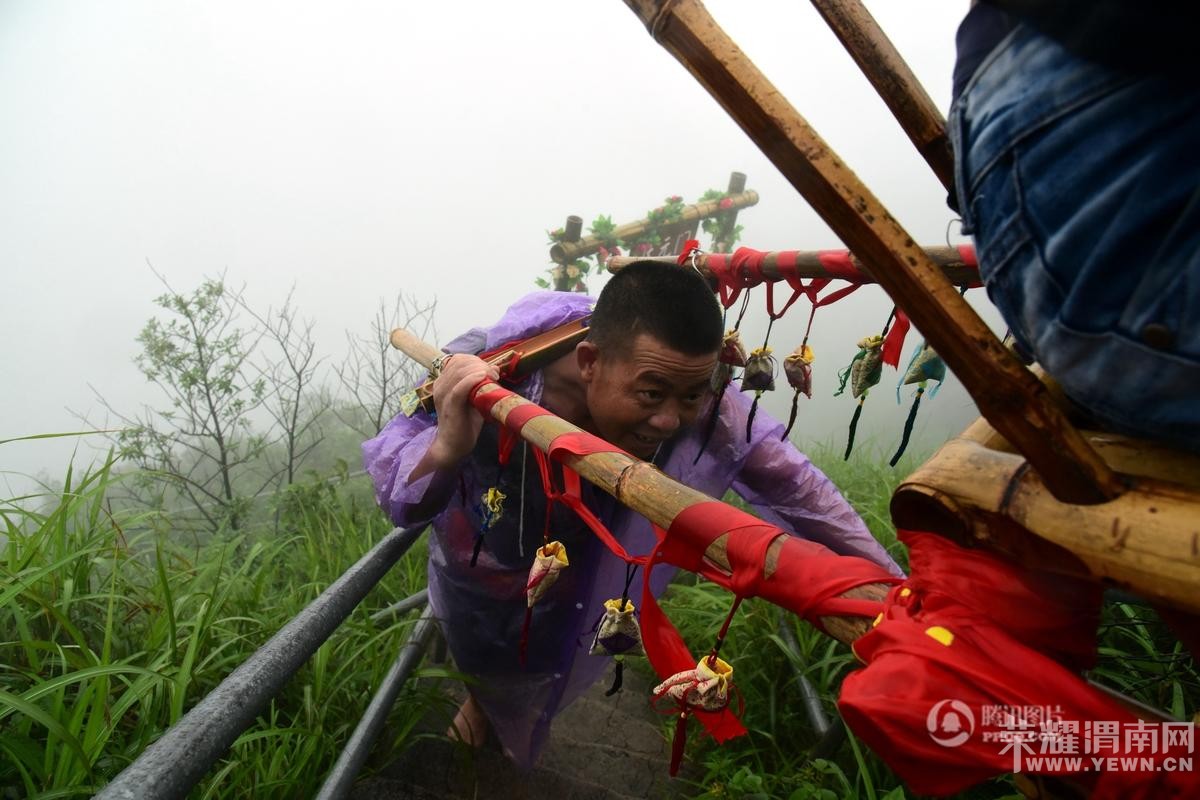 ׼��ѧ����3000Ԫ����̧�� ����״Ԫ�š��θ��У�ͼ��