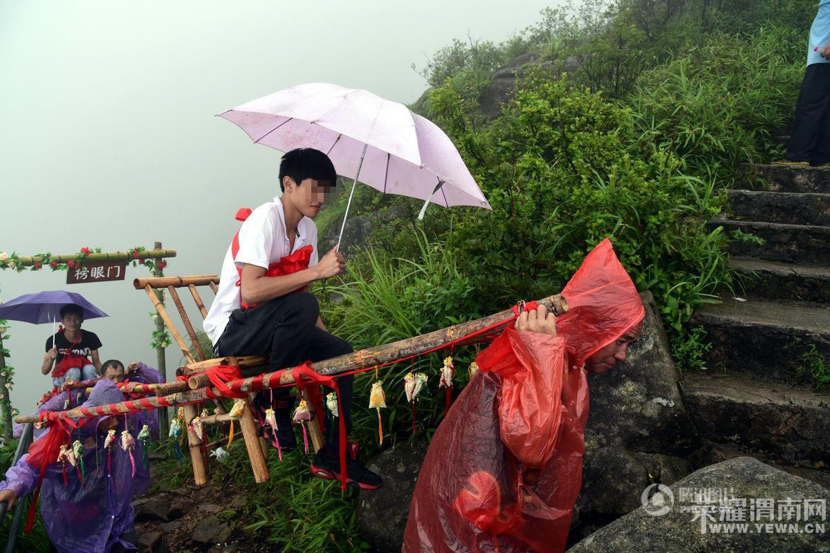 ׼��ѧ����3000Ԫ����̧�� ����״Ԫ�š��θ��У�ͼ��